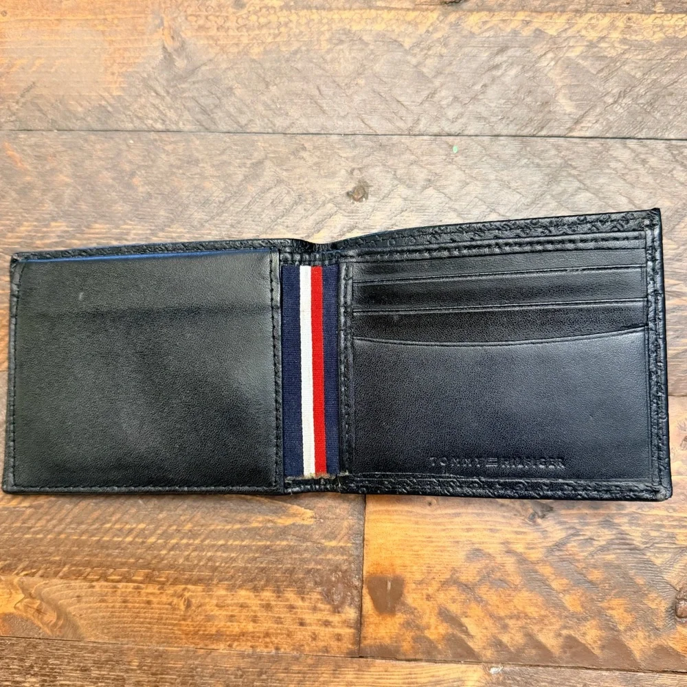 Black leather Tommy Hilfiger men’s wallet bifold ID holder GUC